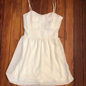 Cute white dress, great for dances and prom